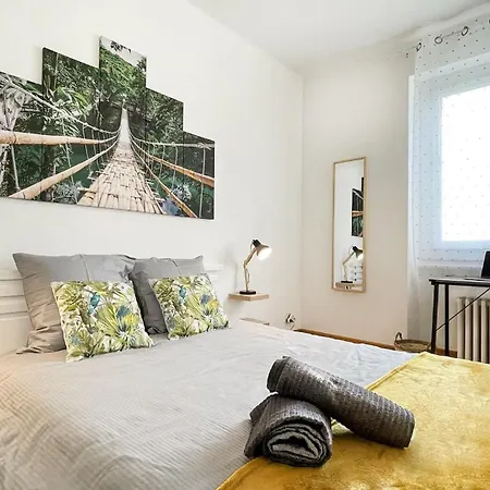 Homey Keola - Parking Prive Gratuit - Aux Portes De Geneve - Au Pied Du Tram - Avec 1 Et Un Grand Salon Avec Un Canape-lit *