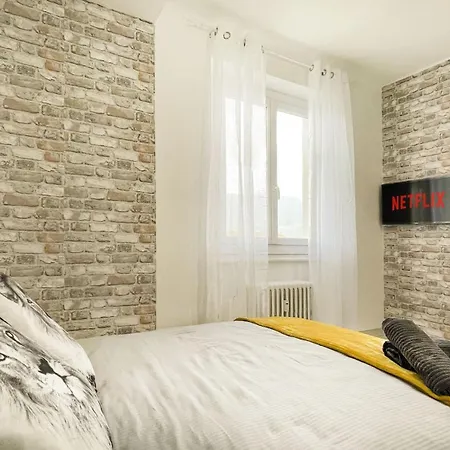 Homey Keola: Tranquil Geneva Gateway With Tram Access Apartment