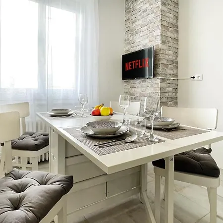 Homey Keola: Tranquil Geneva Gateway With Tram Access * Ambilly