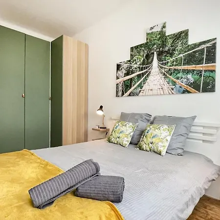 Homey Keola: Tranquil Geneva Gateway With Tram Access Apartment